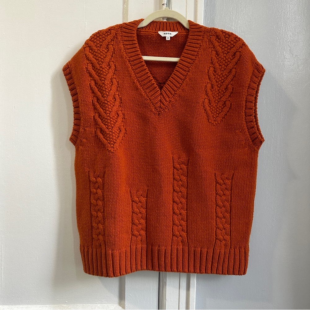 Kotn Cable knit vest